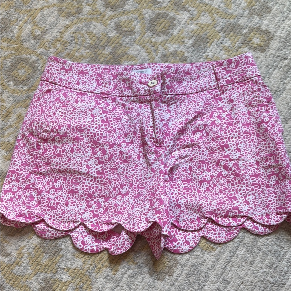 Crown and Ivy scalloped bottom shorts
